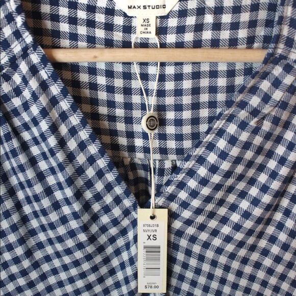 NWT Max Studio V-neck Crossover Long Sleeve Top XS - Picture 3 of 7